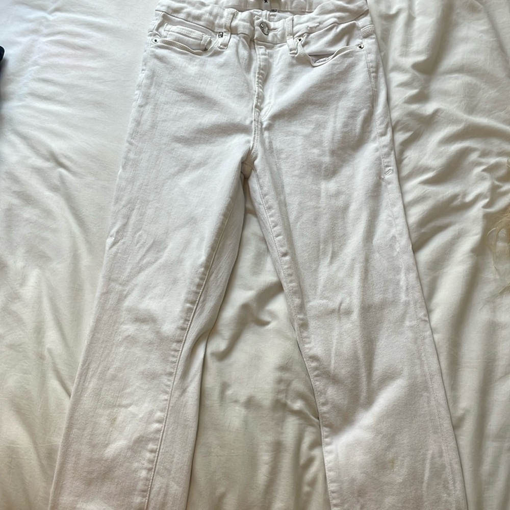 I am selling these good American jeans, they are still in good condition.